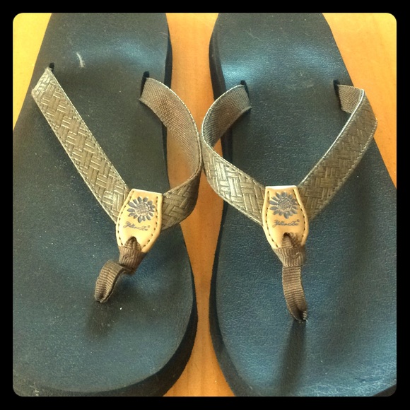yellow box flip flops size 10